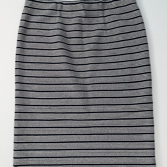 Ann Taylor LOFT Pull On Dark Navy and White Striped Skirt - Picture 4 of 6
